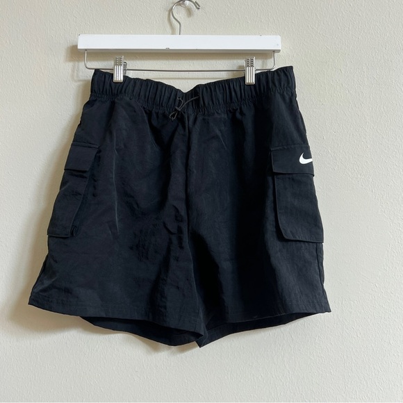 Nike Sportswear Essential Women's Woven High-Rise Shorts Size Medium - Picture 3 of 4